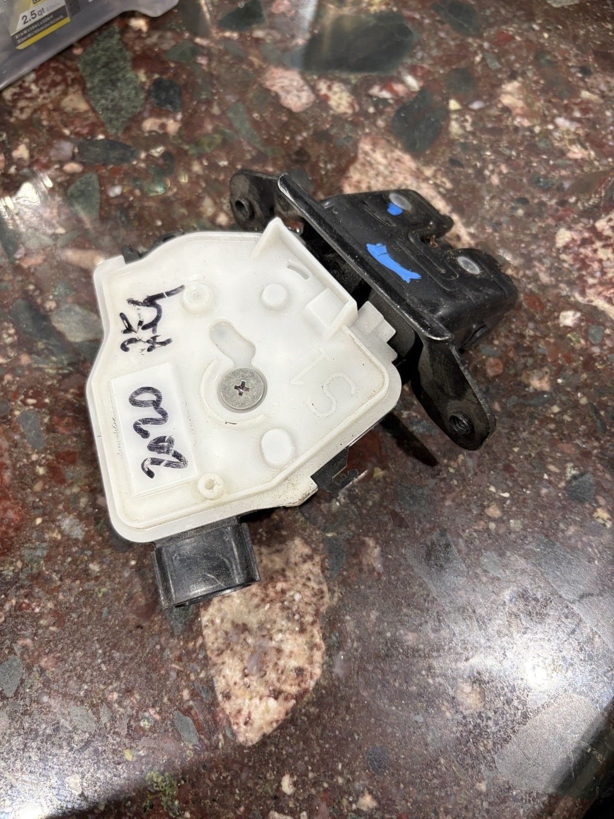 16 17 18 19 20 21 22 Toyota Prius Tailgate Trunk Latch Lock OEM