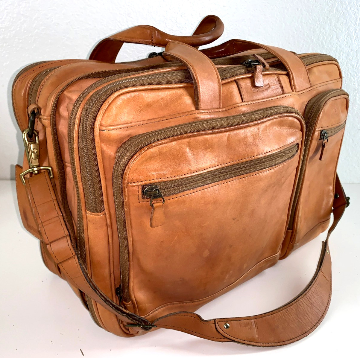 Hartmann Expandable Leather Luggage Carry On Laptop Shoulder Messenger Bag Hartmann Expandable Leather Luggage Carry On Laptop Shoulder Messenger Bag
