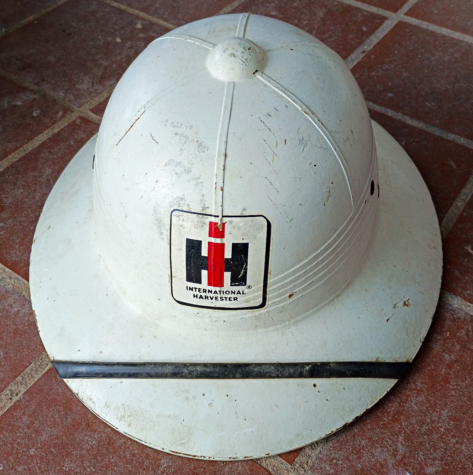 International Harvester Logo vintage White safari/pith helmet 