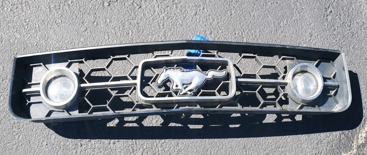 2005-2009 Ford Mustang GT Pony Upper Grille With Fog lights and clips and plugs