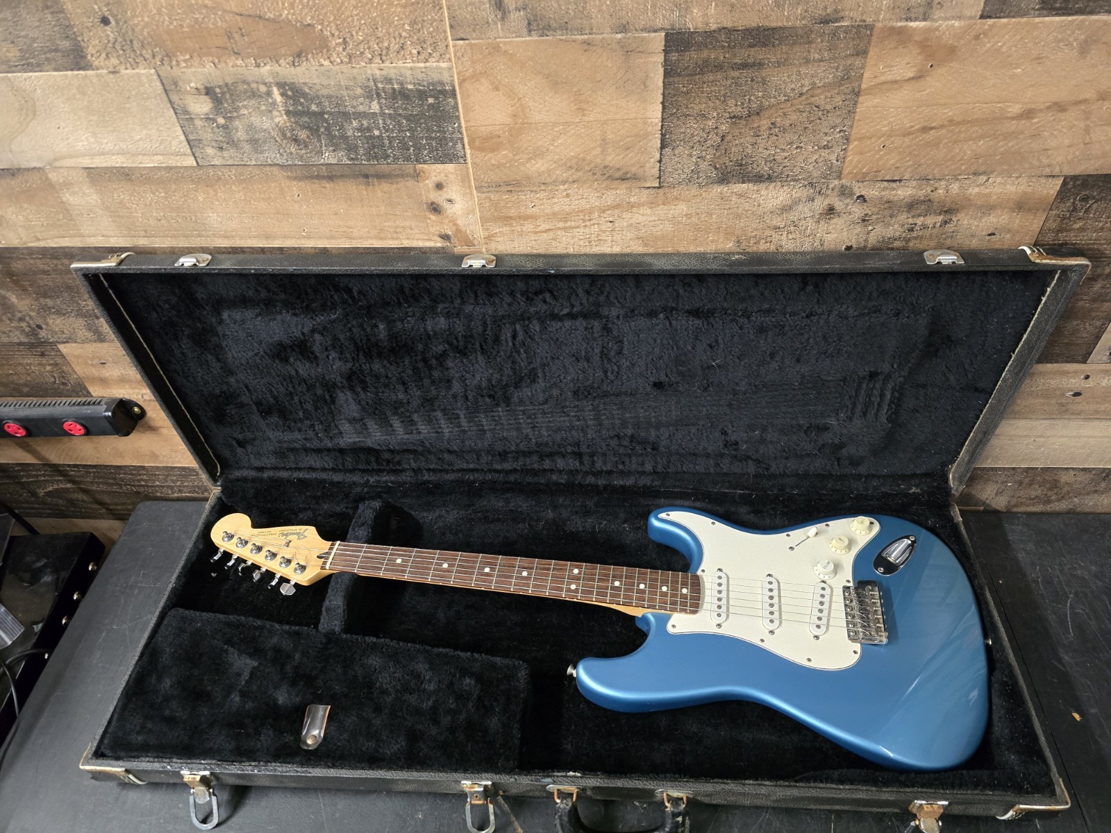 Fender Standard Stratocaster 1996 electric guitar Lake Placid Blue MIM Fender Standard Stratocaster 1996 electric guitar Lake Placid Blue MIM
