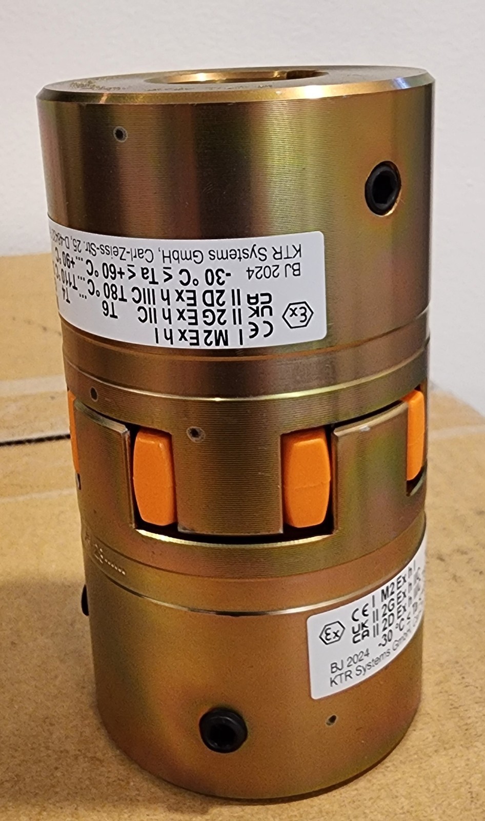 KTR ROTEX 28 COUPLING 2 HUBS WITH SPIDER HAZARDOUS LOCATION NON EXPLODING