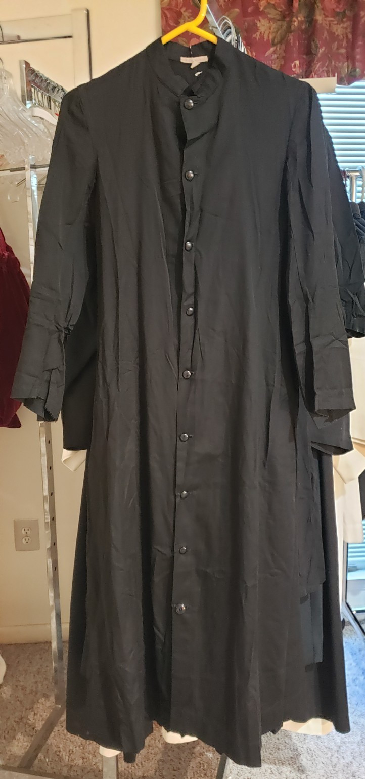 VINTAGE USED BLACK CASSOCK HOUSE OF HANSEN 49-50\ VINTAGE USED BLACK CASSOCK HOUSE OF HANSEN 49-50\