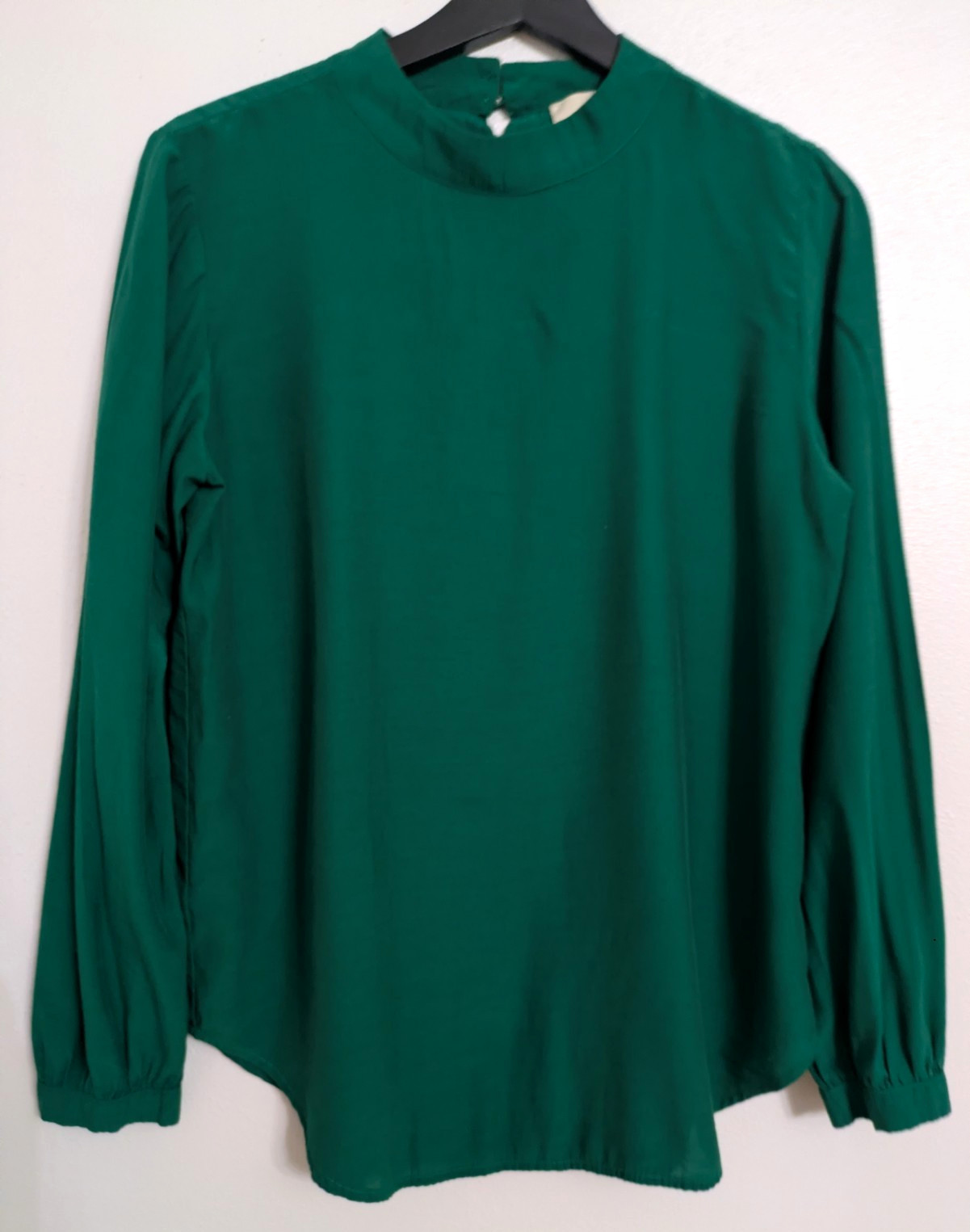 LOFT Women’s S Green Solid Mock Neck Long Sleeve Button Back Blouse LOFT Women’s S Green Solid Mock Neck Long Sleeve Button Back Blouse