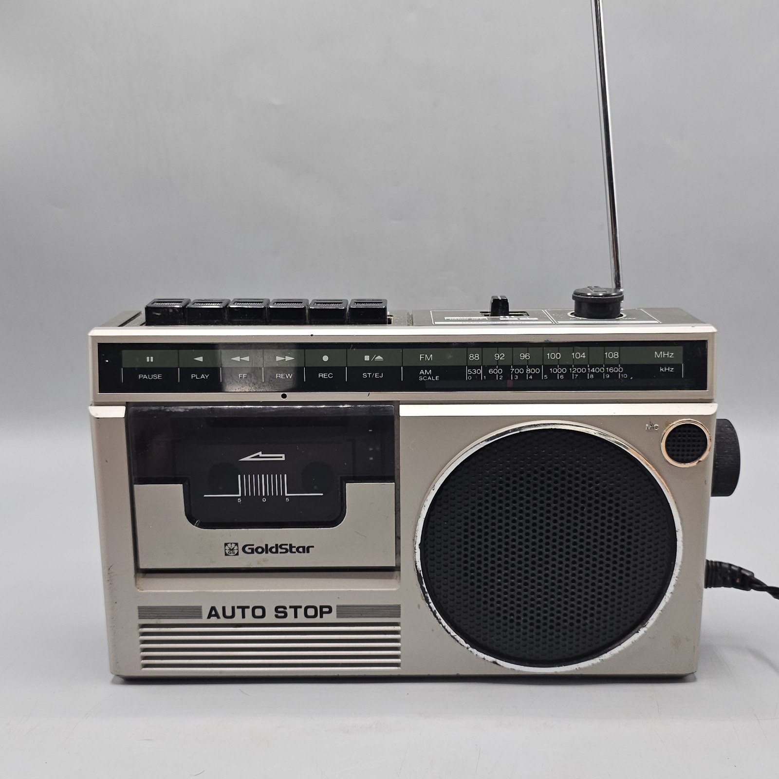 Vintage Goldstar TCR-131 AM/FM Radio Cassette Recorder Tested See Description