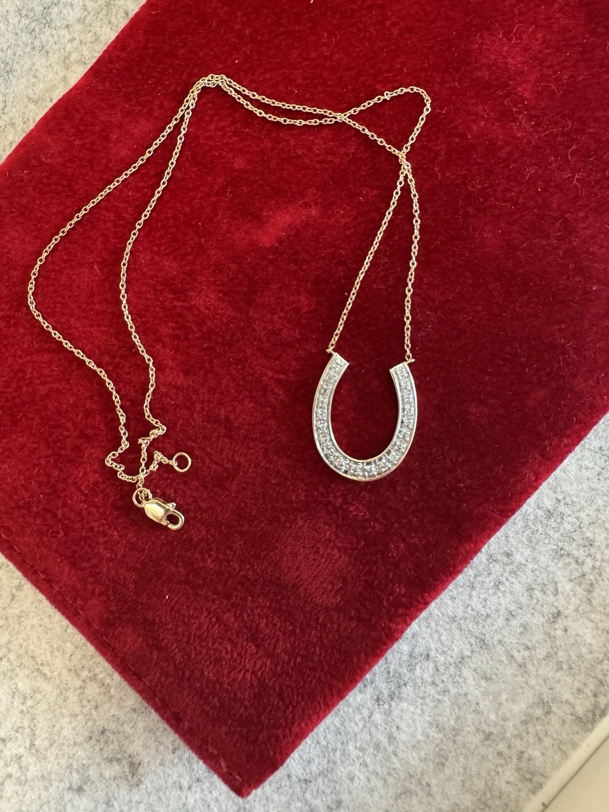 14k Yellow Gold Diamond Horseshoe Pendant Necklace 16in Cable Chain. 14k Yellow Gold Diamond Horseshoe Pendant Necklace 16in Cable Chain.