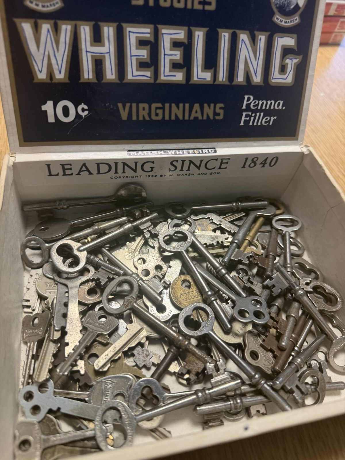 Huge Lot 92 Vintage Antique Skeleton Keys Flat Lock Door Hardware Cigar Box