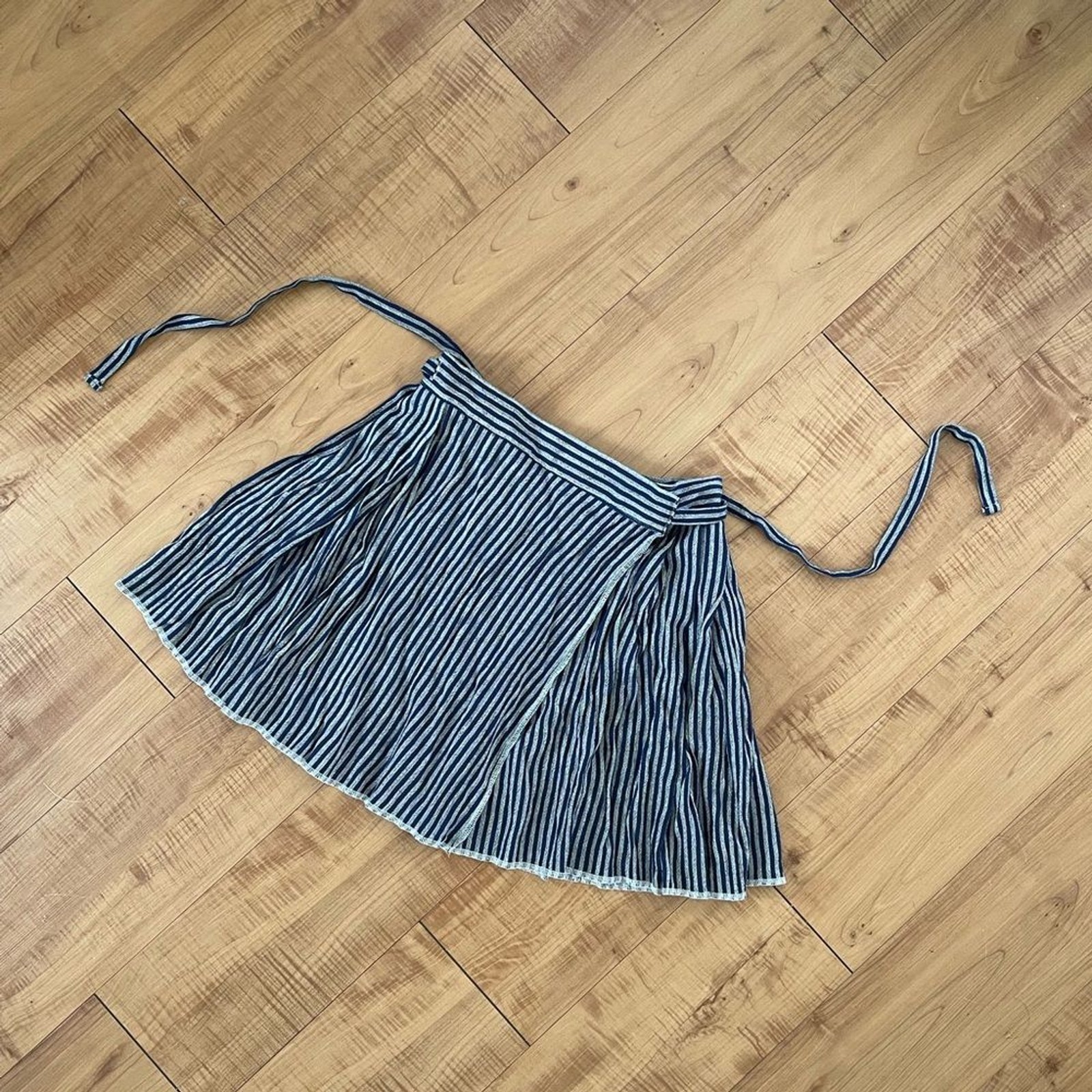Vintage 80s Striped Navy and Grey Wrap Around Tie at Waist Women\'s Skirt Vintage 80s Striped Navy and Grey Wrap Around Tie at Waist Women\'s Skirt
