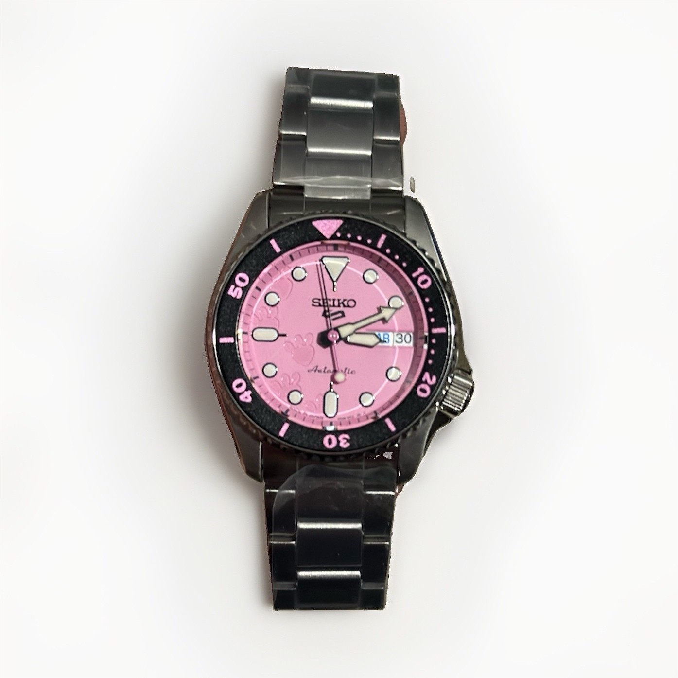 Seiko 5 Pink Panther Automatic Pink Dial Day/Date Black Bezel Bracelet Box