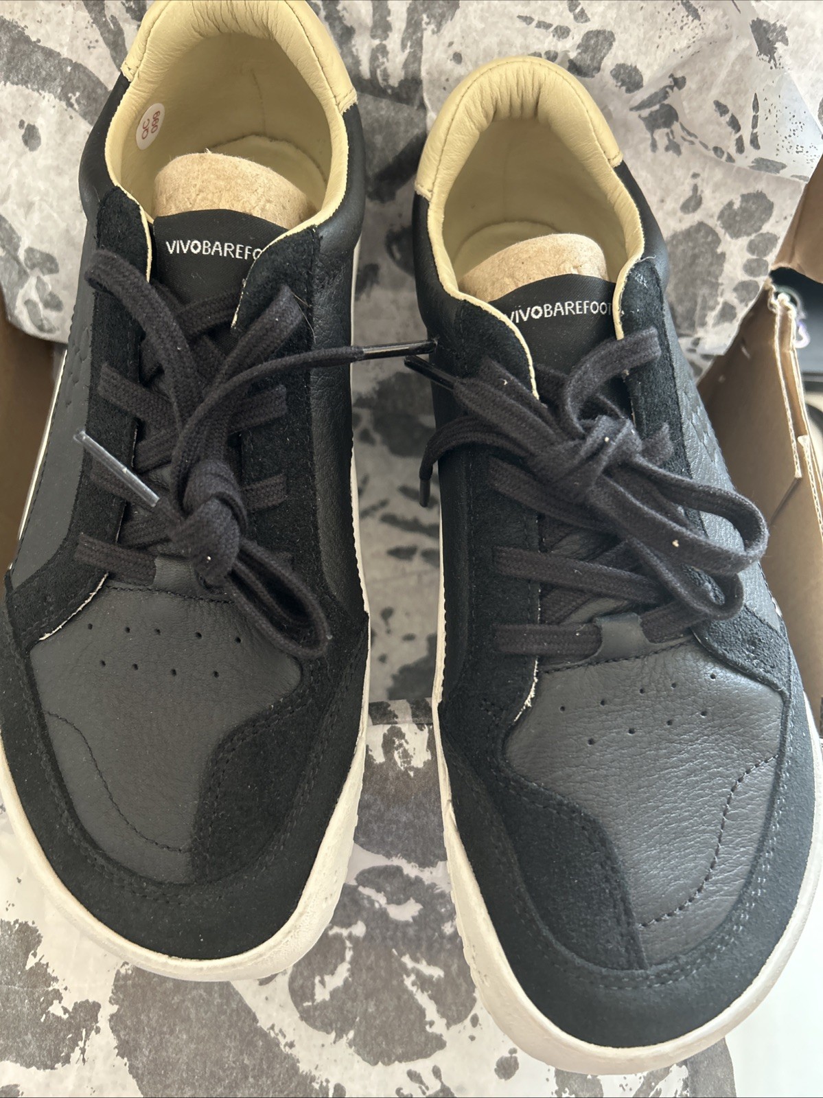 NIB Gobi Sneakers Juniors - US 5 1/2 - Barefoot- Obsidian Leather - MSRP $100
