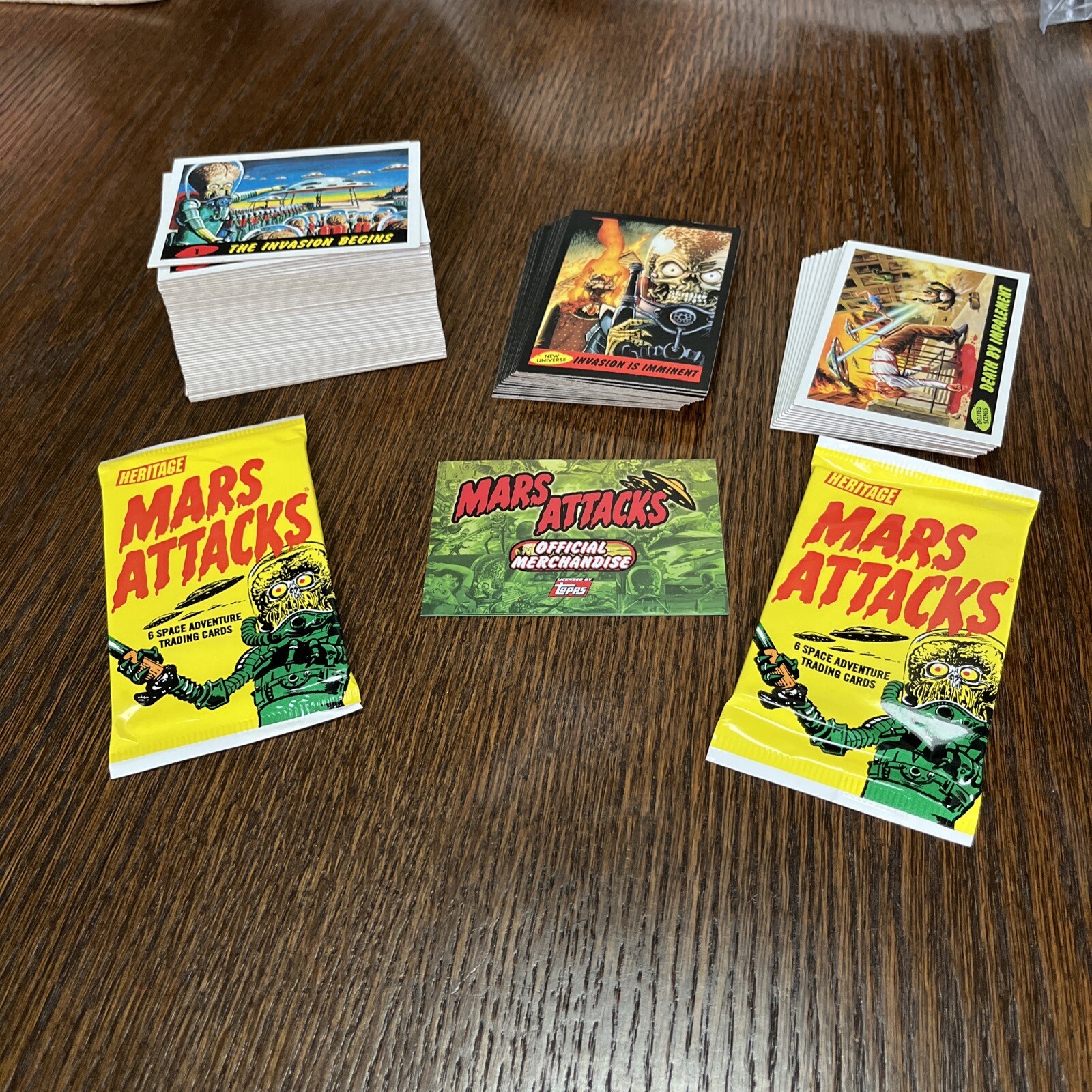 2012 MARS ATTACKS HERITAGE 55 BASE 10 SCENES 15 UNIVERSE 2 WRAPPERS 80 TOTAL 2012 MARS ATTACKS HERITAGE 55 BASE 10 SCENES 15 UNIVERSE 2 WRAPPERS 80 TOTAL