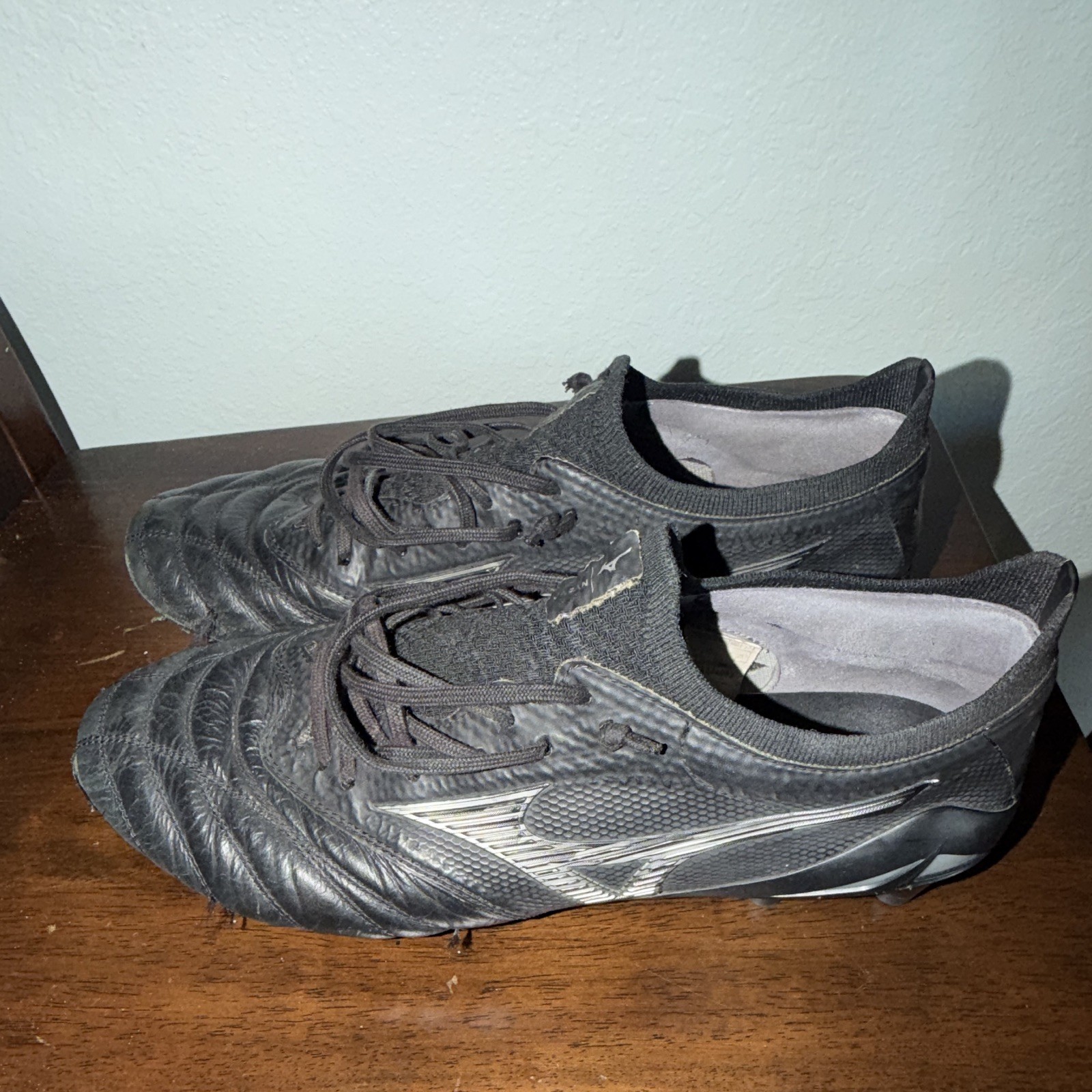 Mizuno Morelia Neo Men’s Black Soccer Cleats. Made in Japan, premium leather