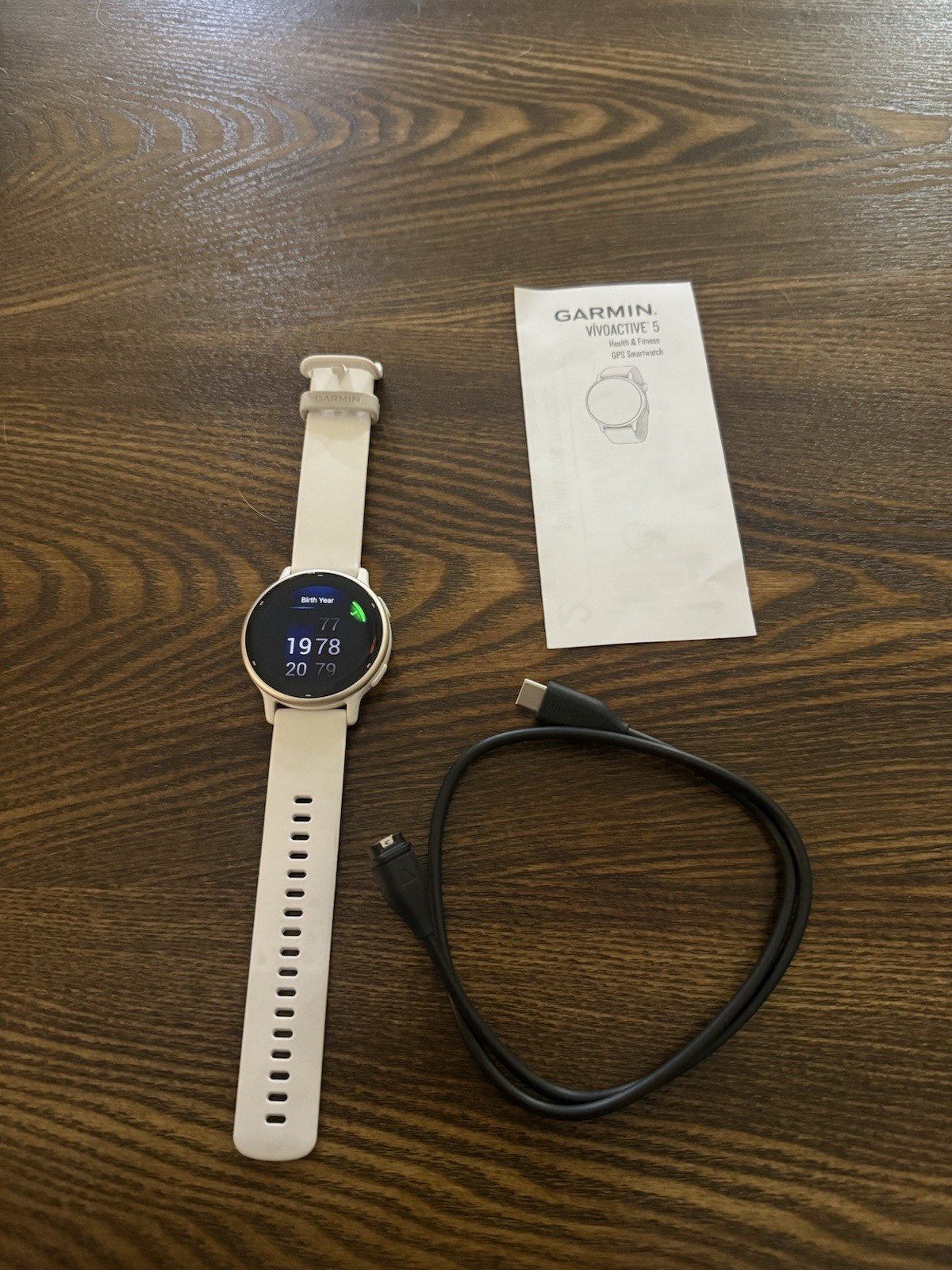 Garmin Vivoactive 5 Ivory and Cream HEALTH & FITNESS GPS SMARTWATCH --- Gold