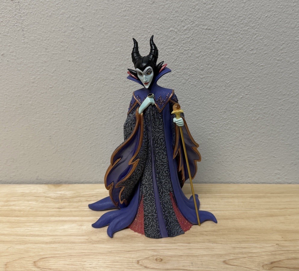 Disney Showcase Maleficent Sleeping Beauty 6000816