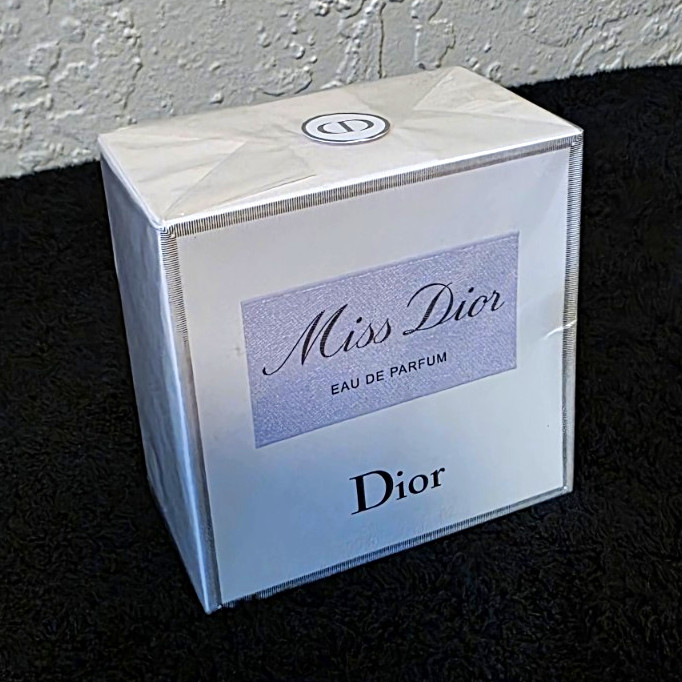 Dior Miss Dior Eau de Parfum (EDP) Fragrance Spray 1.0 fl oz Regular Size Dior Miss Dior Eau de Parfum (EDP) Fragrance Spray 1.0 fl oz Regular Size