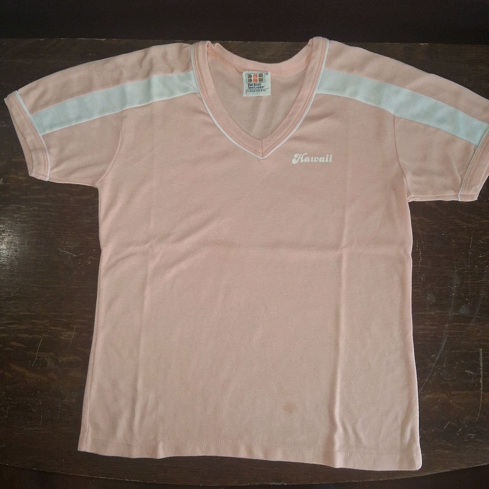 True Vintage 70s 80s Bob Scott Hawaii Athletic V-Neck Tee Peach Small