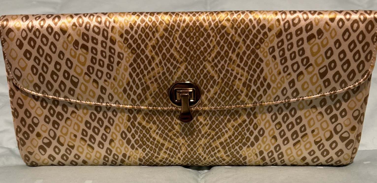 Vintage Brooke CADWALLADER Silk Clutch With Mirror And Comb (RARE) Vintage Brooke CADWALLADER Silk Clutch With Mirror And Comb (RARE)