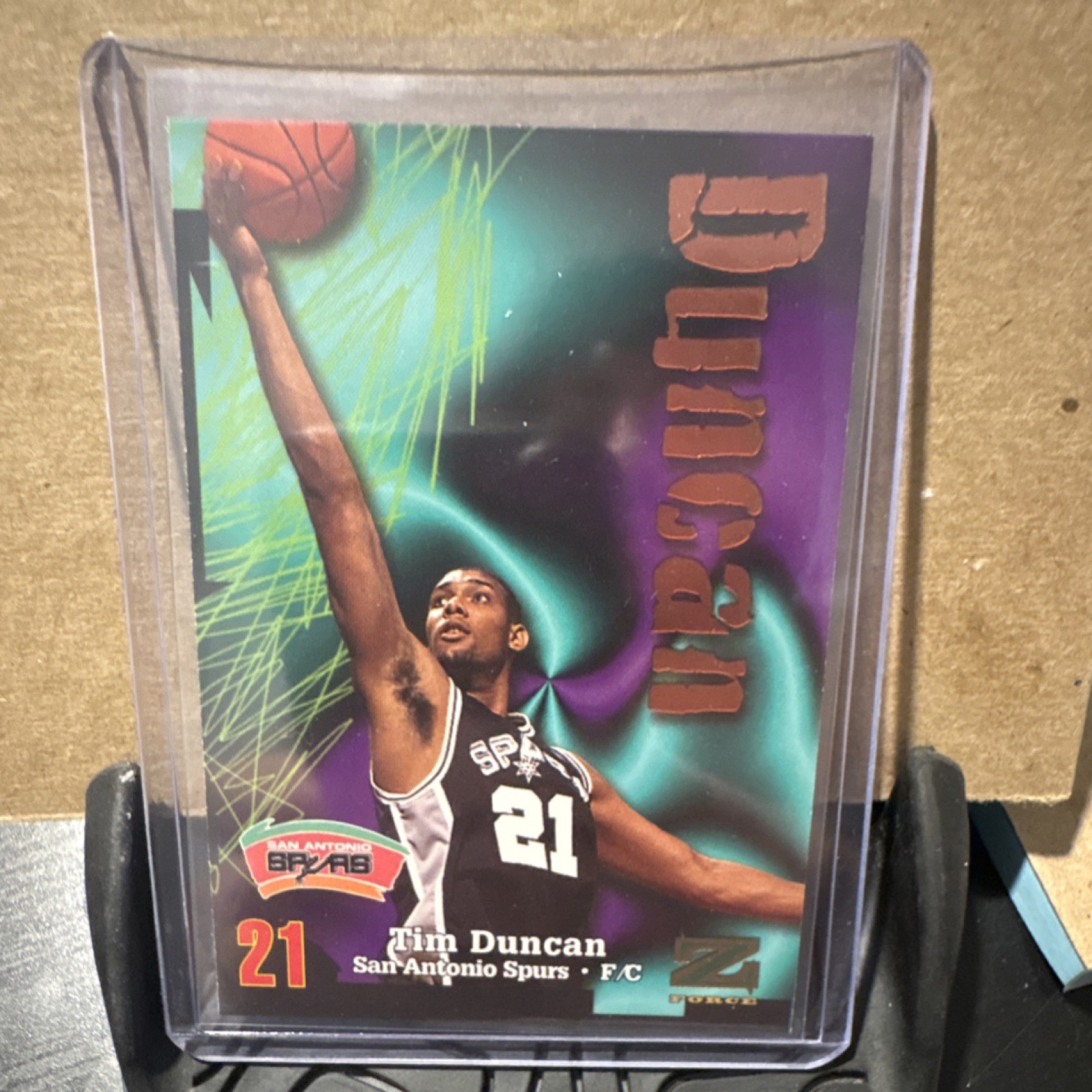SkyBox 1997-98 Z-Force Tim Duncan San Antonio Spurs #21 Rookie Card SkyBox 1997-98 Z-Force Tim Duncan San Antonio Spurs #21 Rookie Card