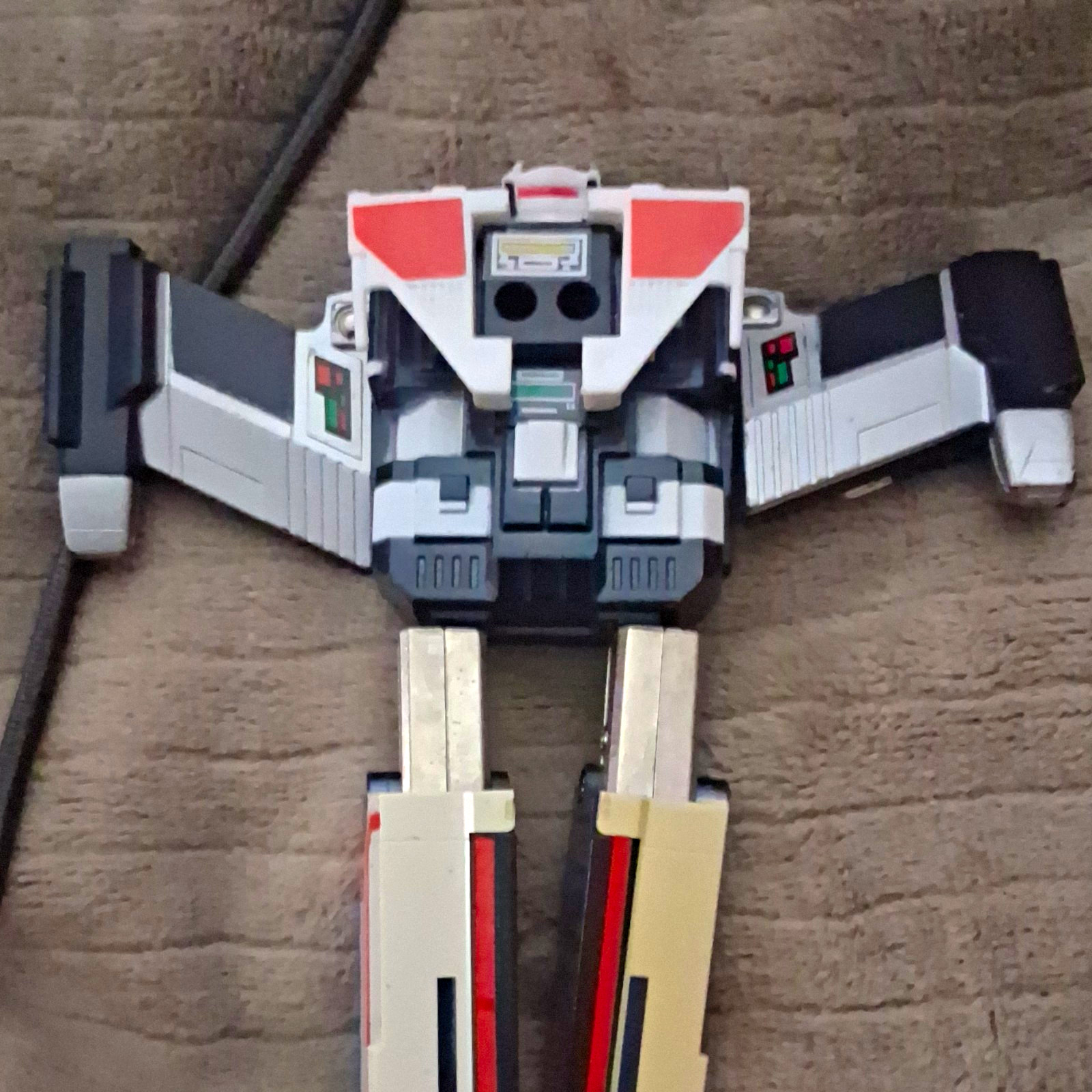 Vintage Transformers Robot Toy Figure 1984 VF-1 Age 17 Years & Up Vintage Transformers Robot Toy Figure 1984 VF-1 Age 17 Years & Up