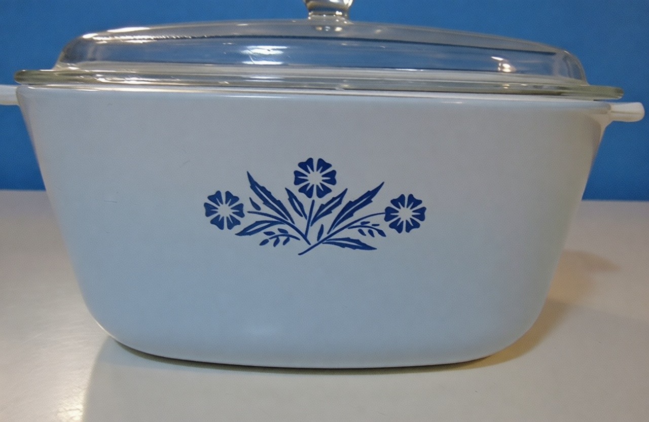 RARE Corning Ware Cornflower Blue 2.5 Qt. Casserole Dish and Lid with 2 handles