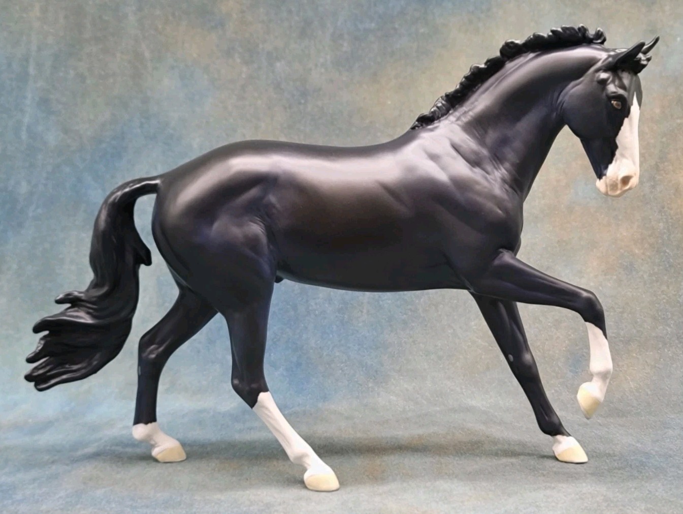Breyer Cantering Warmblood Custom Blue Jet Black Horse Model Mega mawaldees Breyer Cantering Warmblood Custom Blue Jet Black Horse Model Mega mawaldees