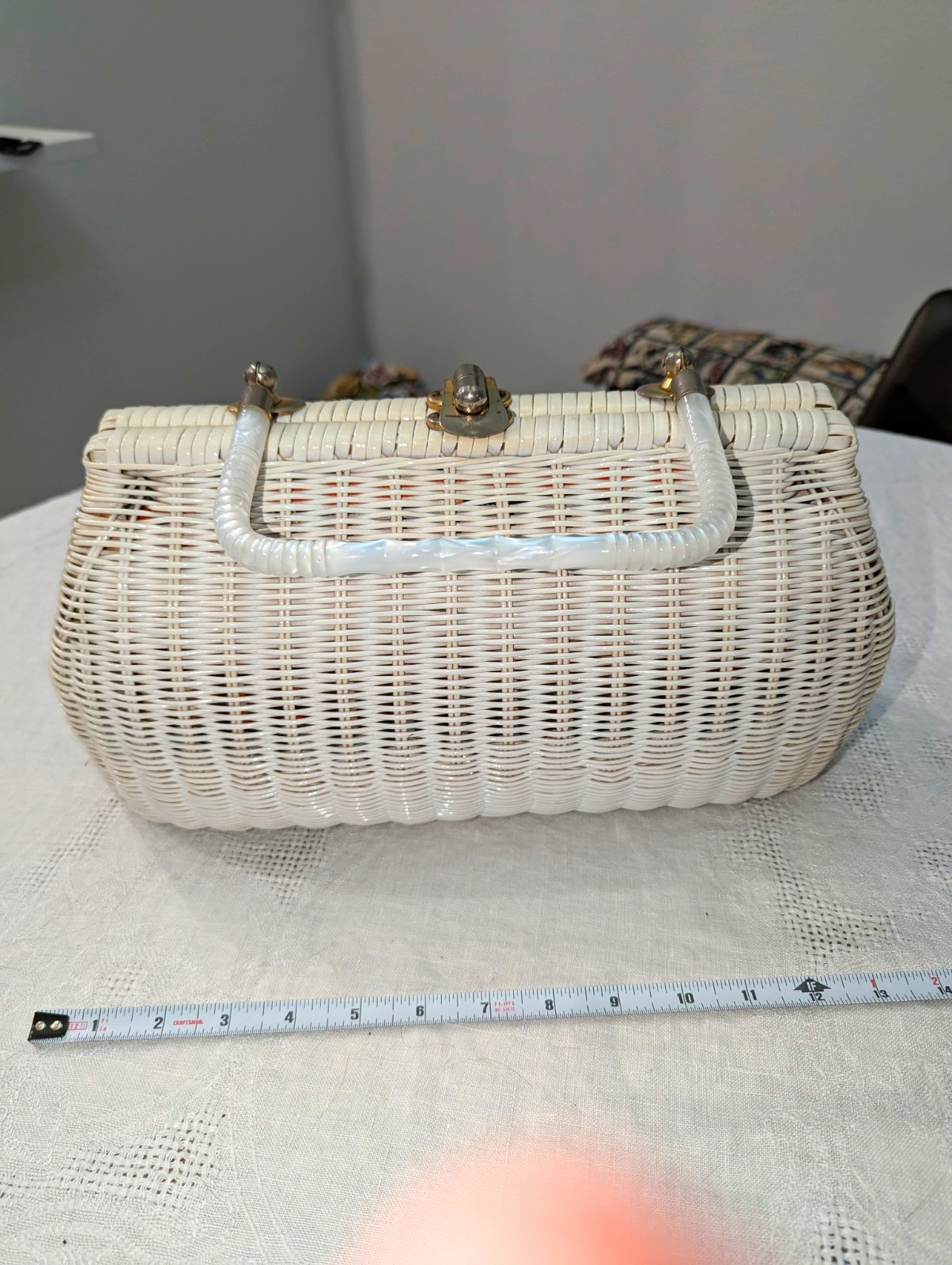 White Wicker Basket Purse Lucite Handle 50’s-60’s Handbag 