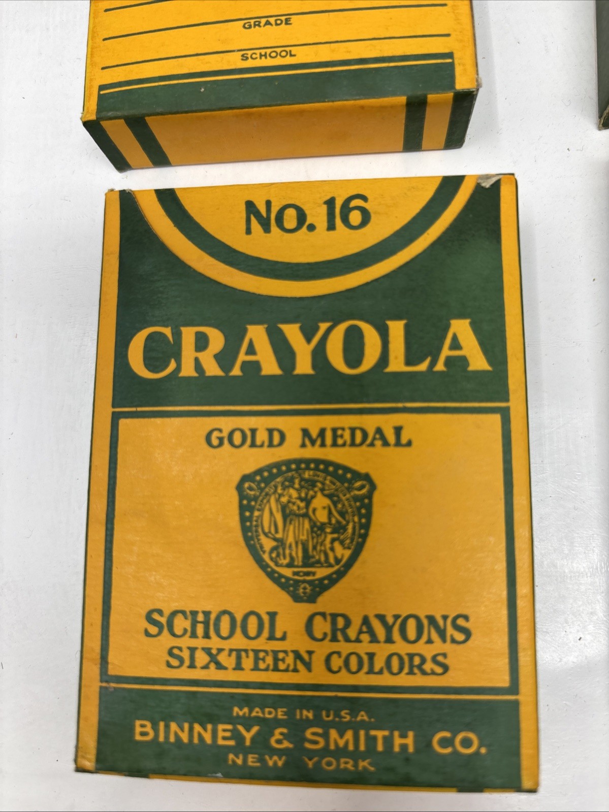 Pack Of 16 Unused Crayons Vintage 1940-1945 Crayola Gold Medal School No 16 NOS Pack Of 16 Unused Crayons Vintage 1940-1945 Crayola Gold Medal School No 16 NOS