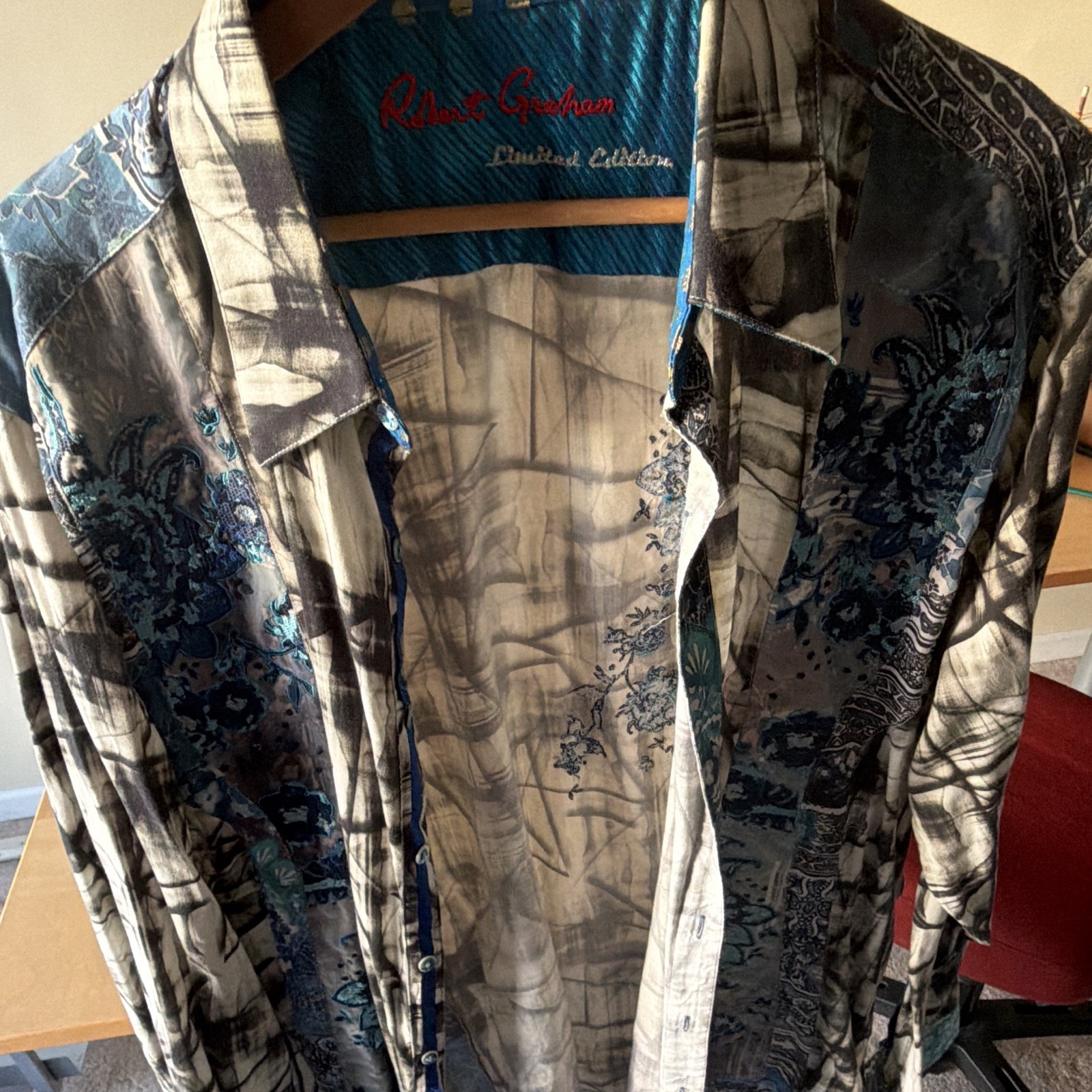 Robert Graham Men\'s Long Sleeve Button-Up Shirt 2XL. Limited Edition Design
