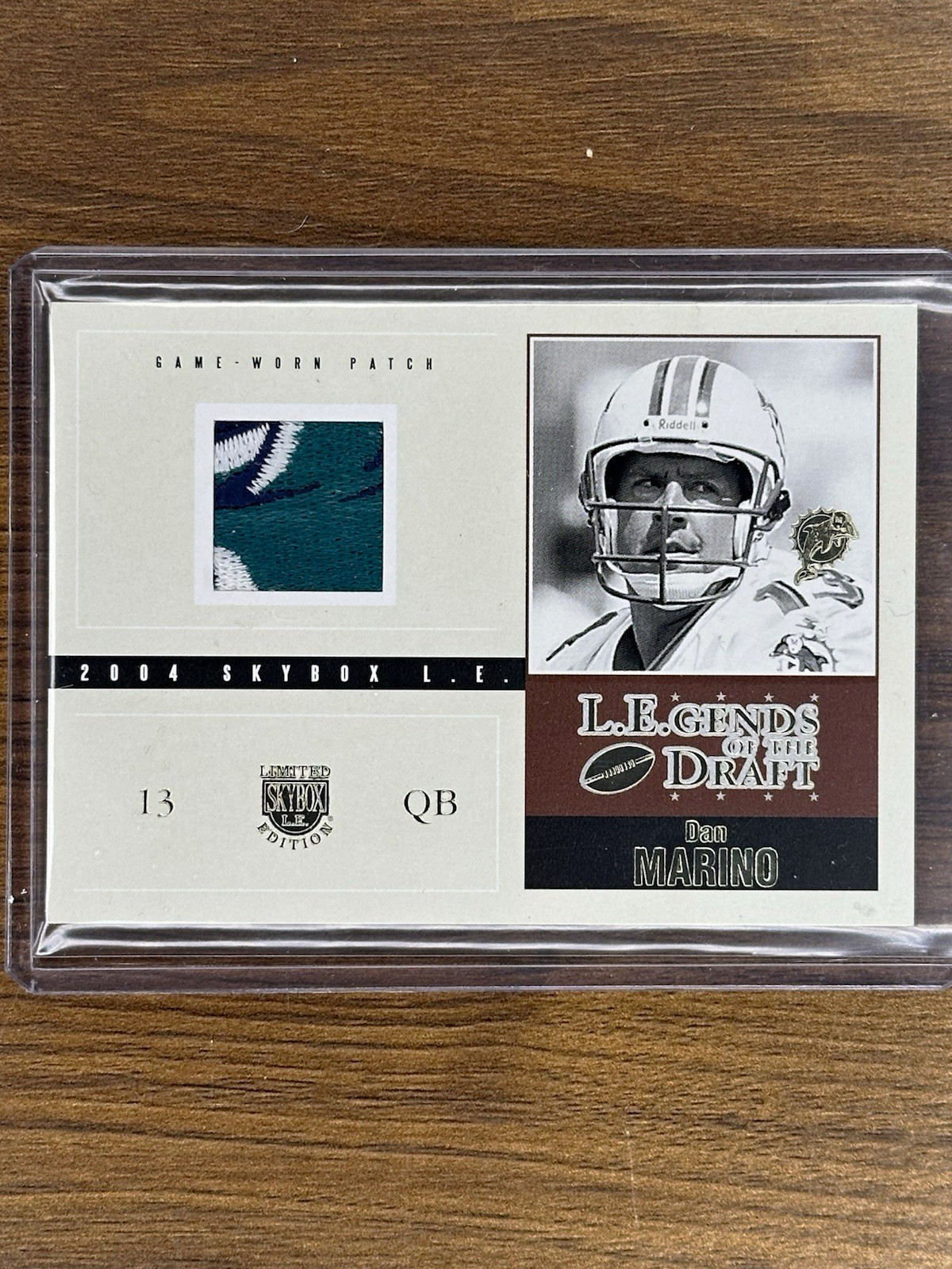 Fleer SkyBox L.E. 2004 Dan Marino Dolphins Game-Worn LOGO Patch /25 LD-DM3 Fleer SkyBox L.E. 2004 Dan Marino Dolphins Game-Worn LOGO Patch /25 LD-DM3