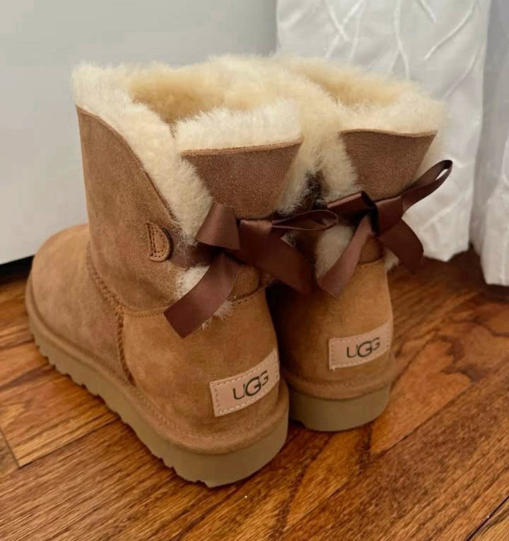 UGG Women’s Brown Suede Shearling-Lined Ankle Boots Pull On Bow Back 9 UGG Women’s Brown Suede Shearling-Lined Ankle Boots Pull On Bow Back 9