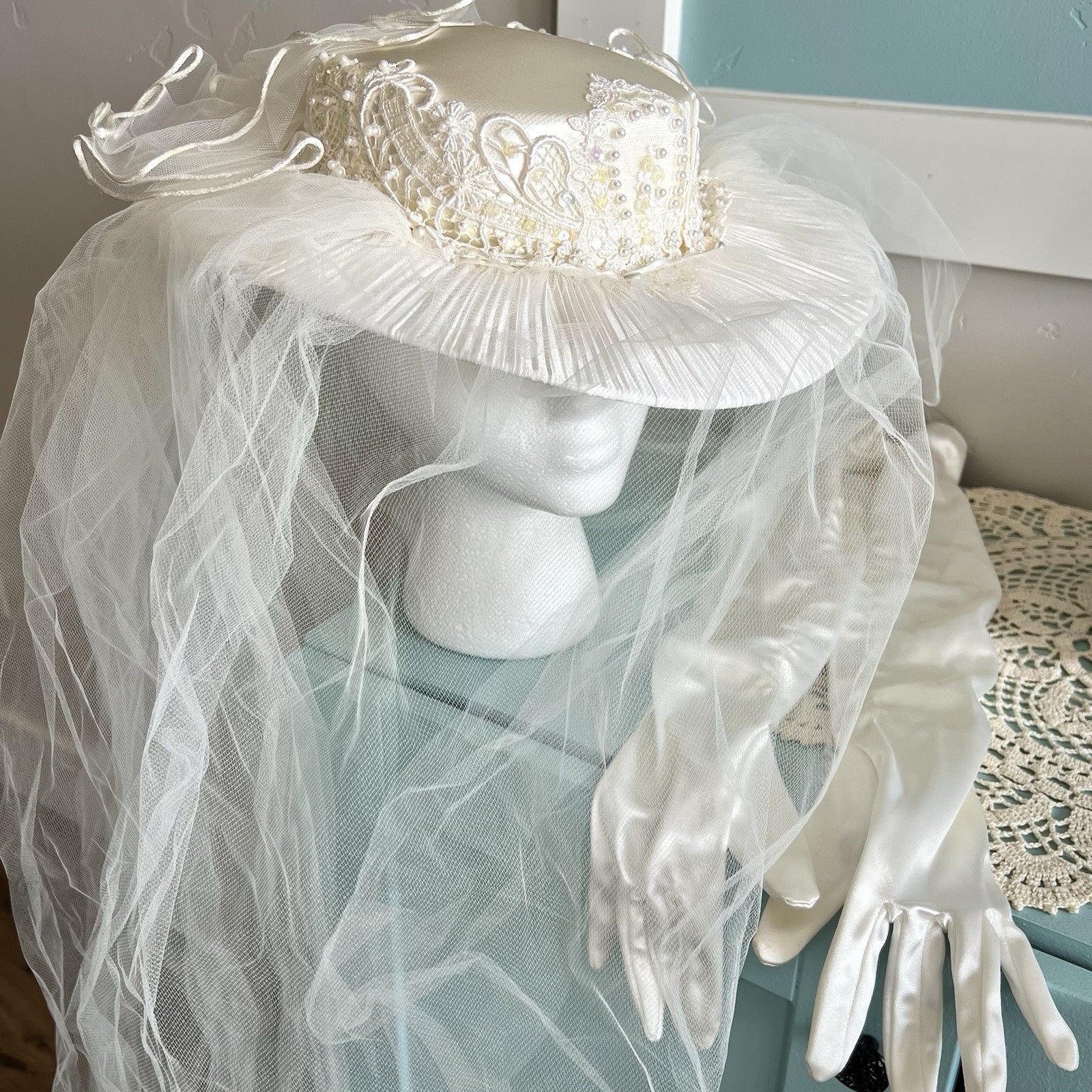 Exquisite Vintage 1990’s Wedding Hat w/ Removable Veil, Matching Gloves, Hat Box