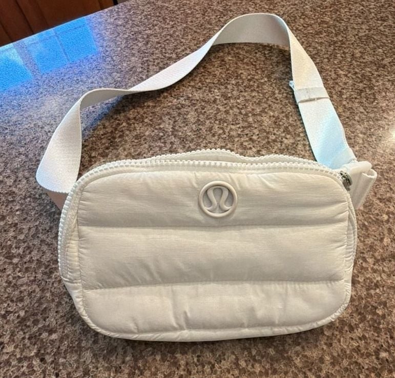 Lululemon Everywhere Belt Bag Wunder Puff White
