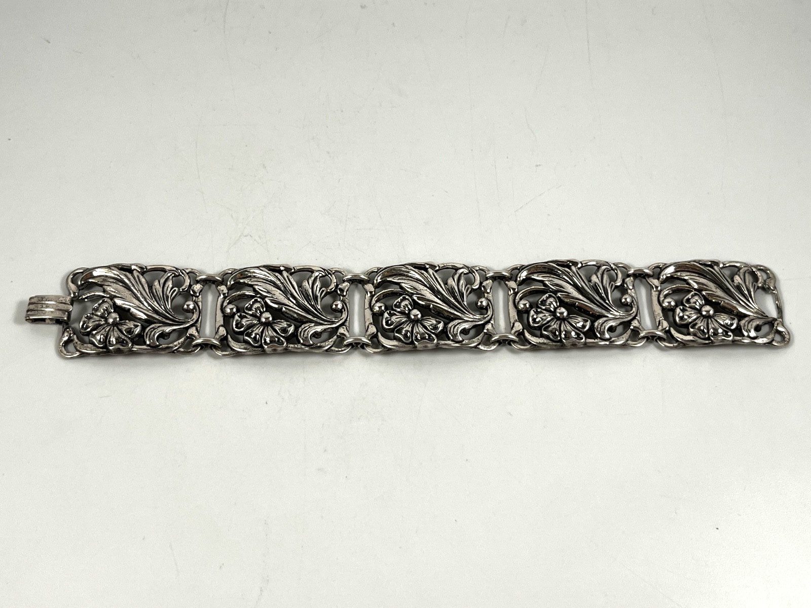 DANECRAFT STERLING SILVER LILY FLORAL PANEL VINTAGE BRACELET 7-3/4in DANECRAFT STERLING SILVER LILY FLORAL PANEL VINTAGE BRACELET 7-3/4in