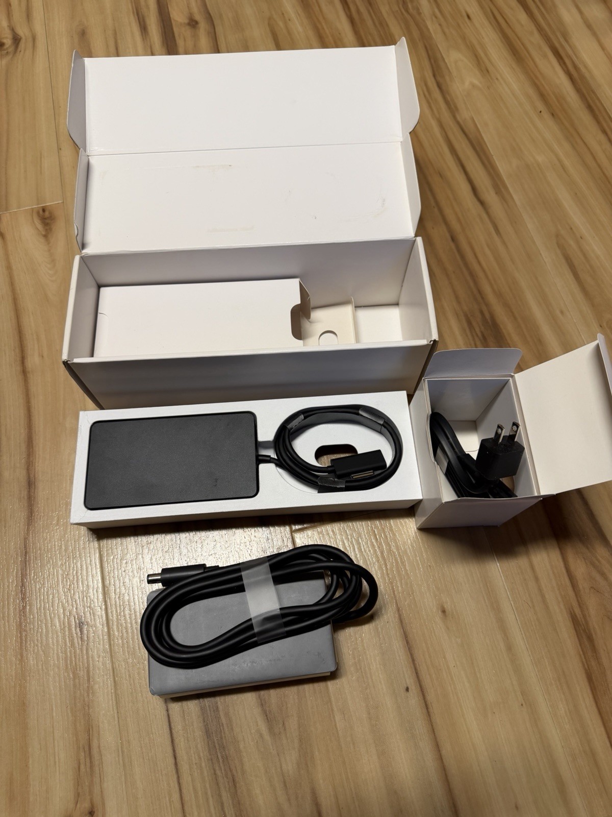 Microsoft Model 1917 Surface Dock 2 Docking Station Microsoft Model 1917 Surface Dock 2 Docking Station