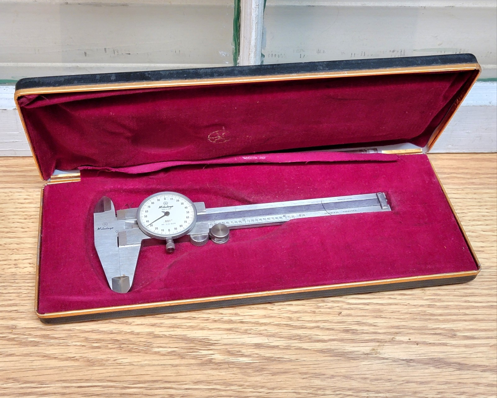 Vintage Mitutoyo No. 505-629 Machinist Dial Vernier Caliper .001