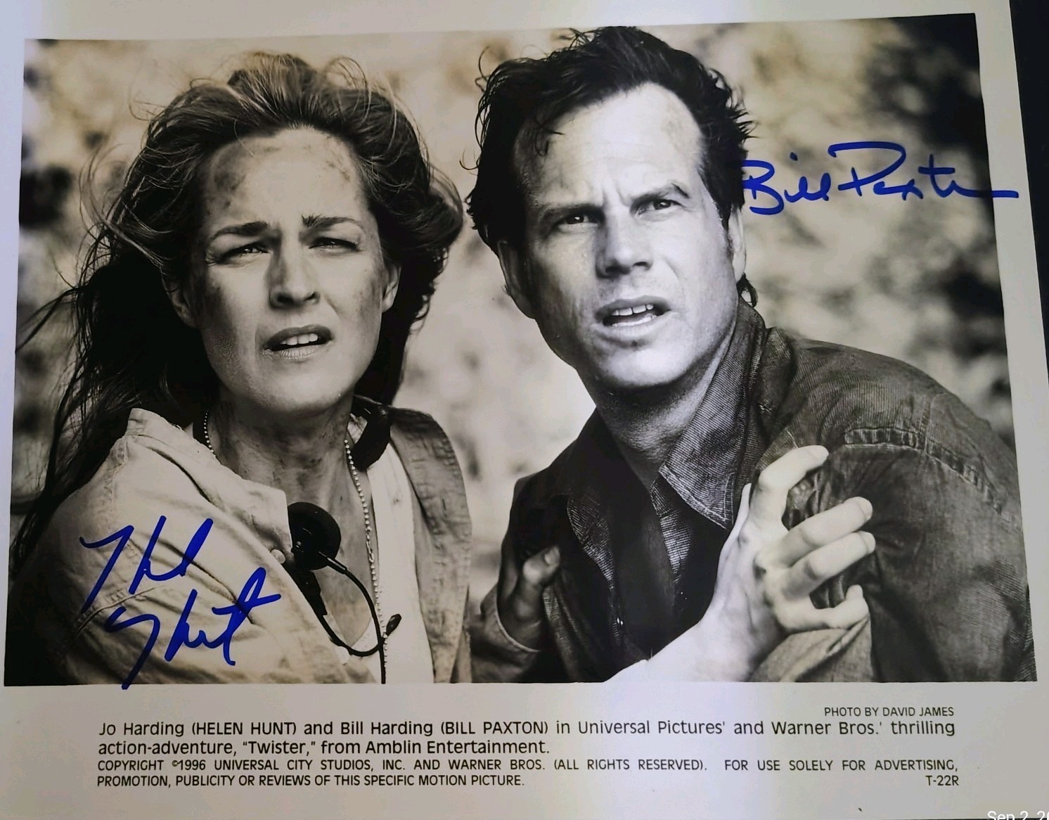 Signed 1996 Twister 10x8 Landscape Photo Helen Hunt & Bill Paxton Autograph