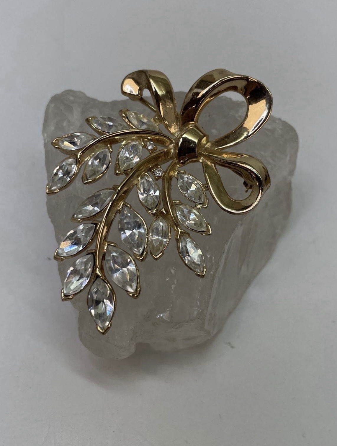 Vintage Crown Trifari Brooch Alfred Philippe 1960