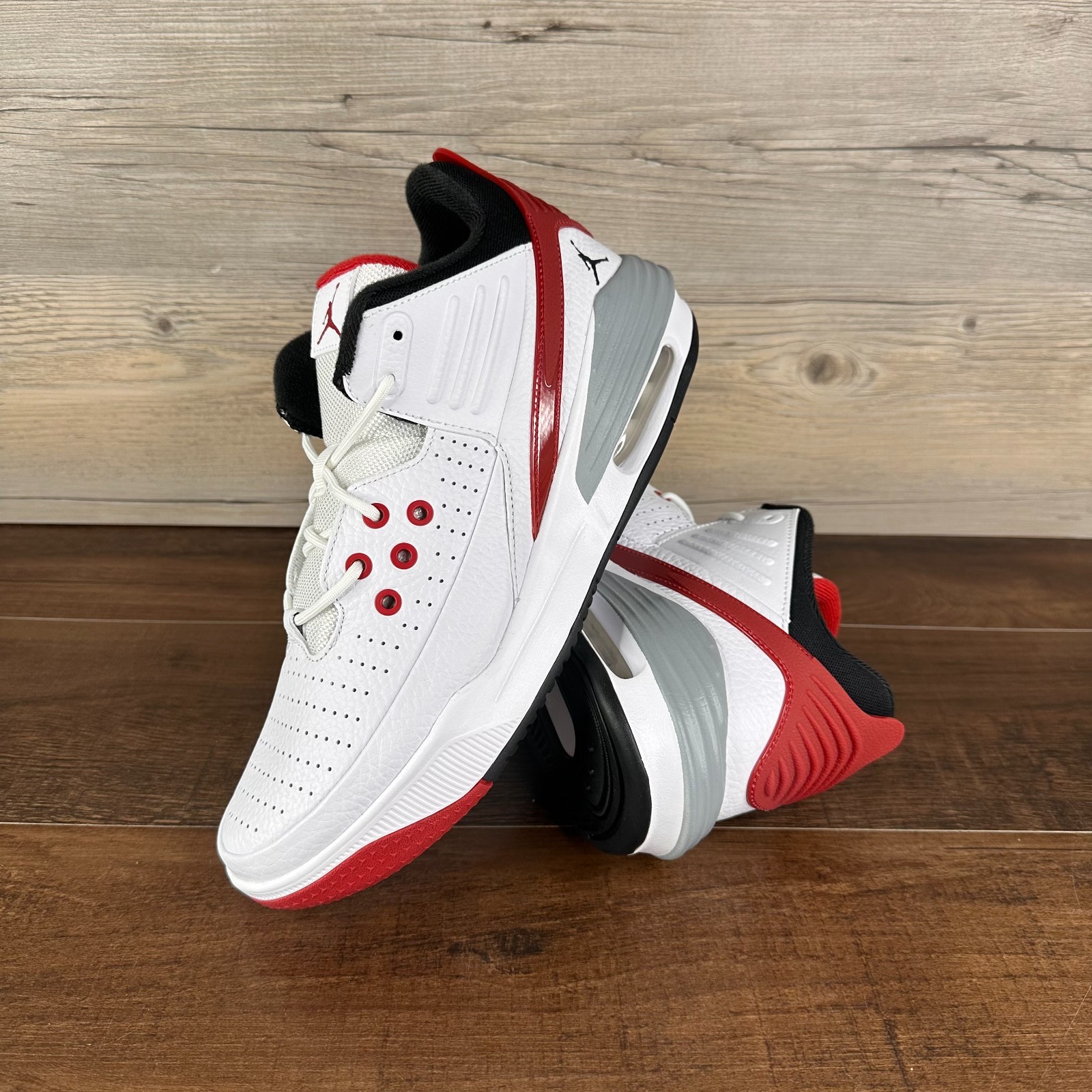 Nike Jordan Max Aura 5 Mens Size 11 White Varsity Red DZ4353 101