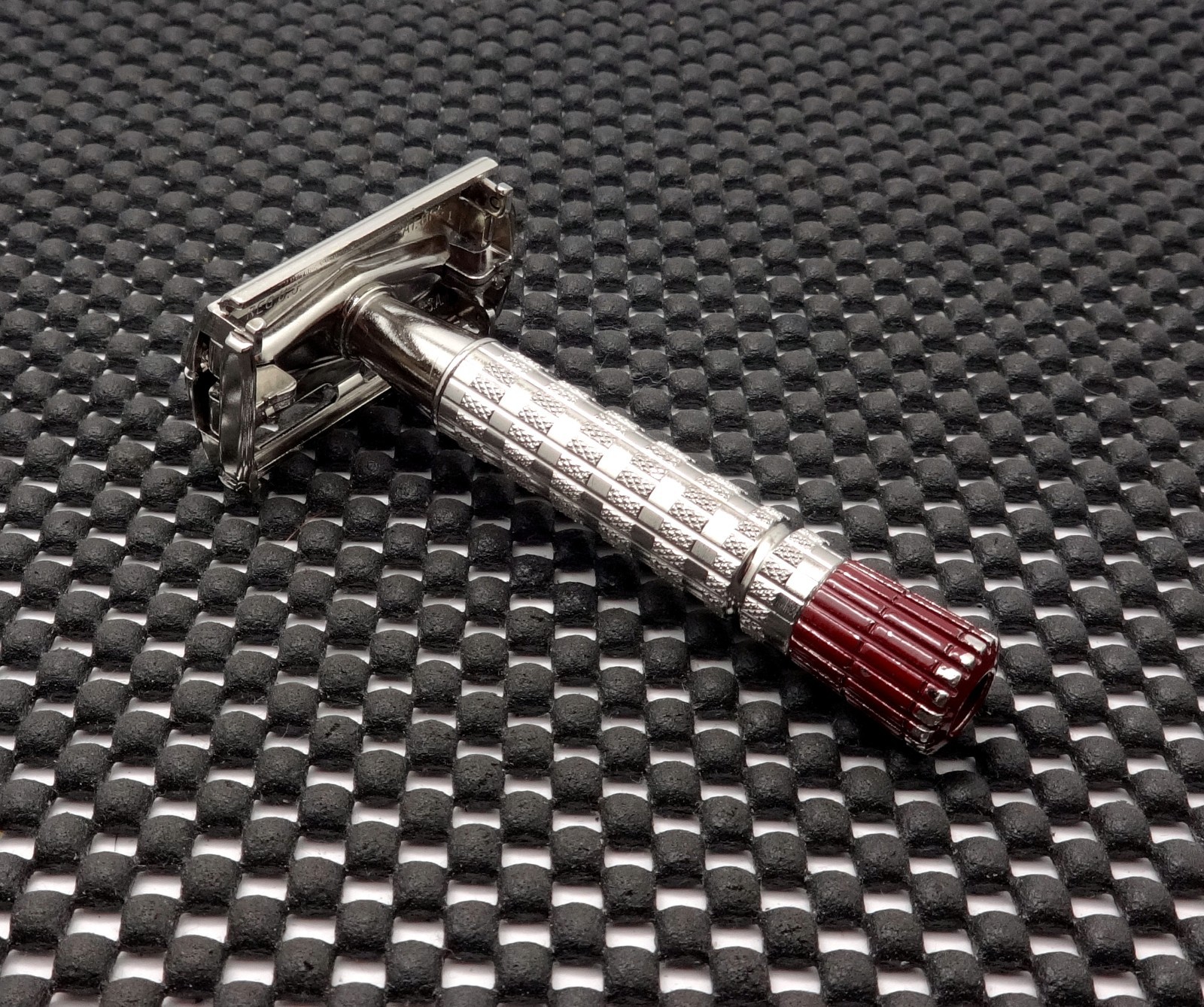 Vintage 1957 Gillette Red  Tip Super Speed DE Safety Razor C1 Clean