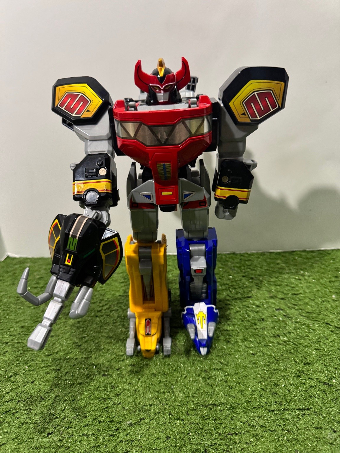 Mighty Morphin Power Rangers Megazord Robot Action Figure Toy Bandai Legacy Mighty Morphin Power Rangers Megazord Robot Action Figure Toy Bandai Legacy