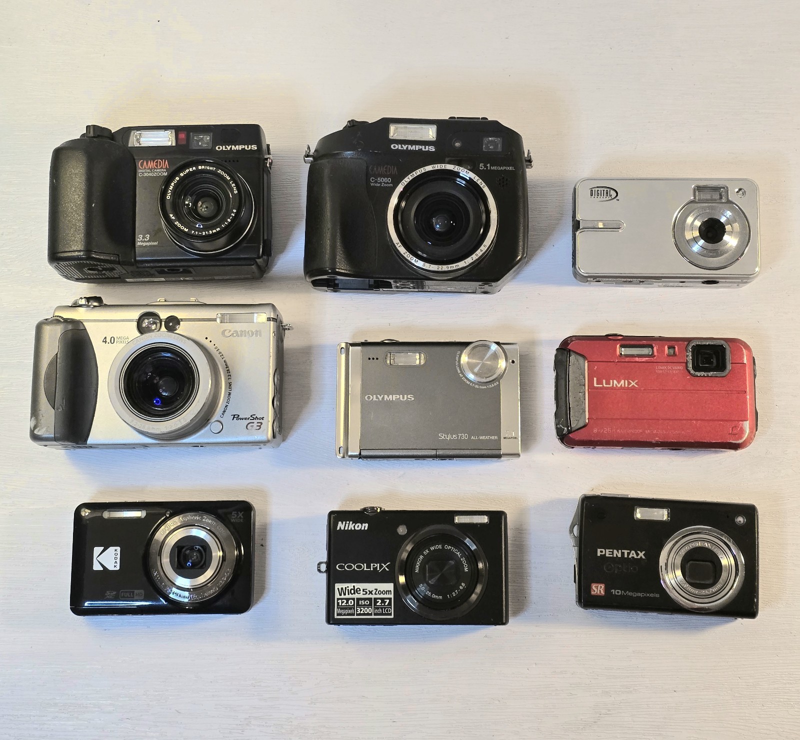 9 Vintage CCD Point and Shoot Digicam Digital Cameras for Parts/Repair