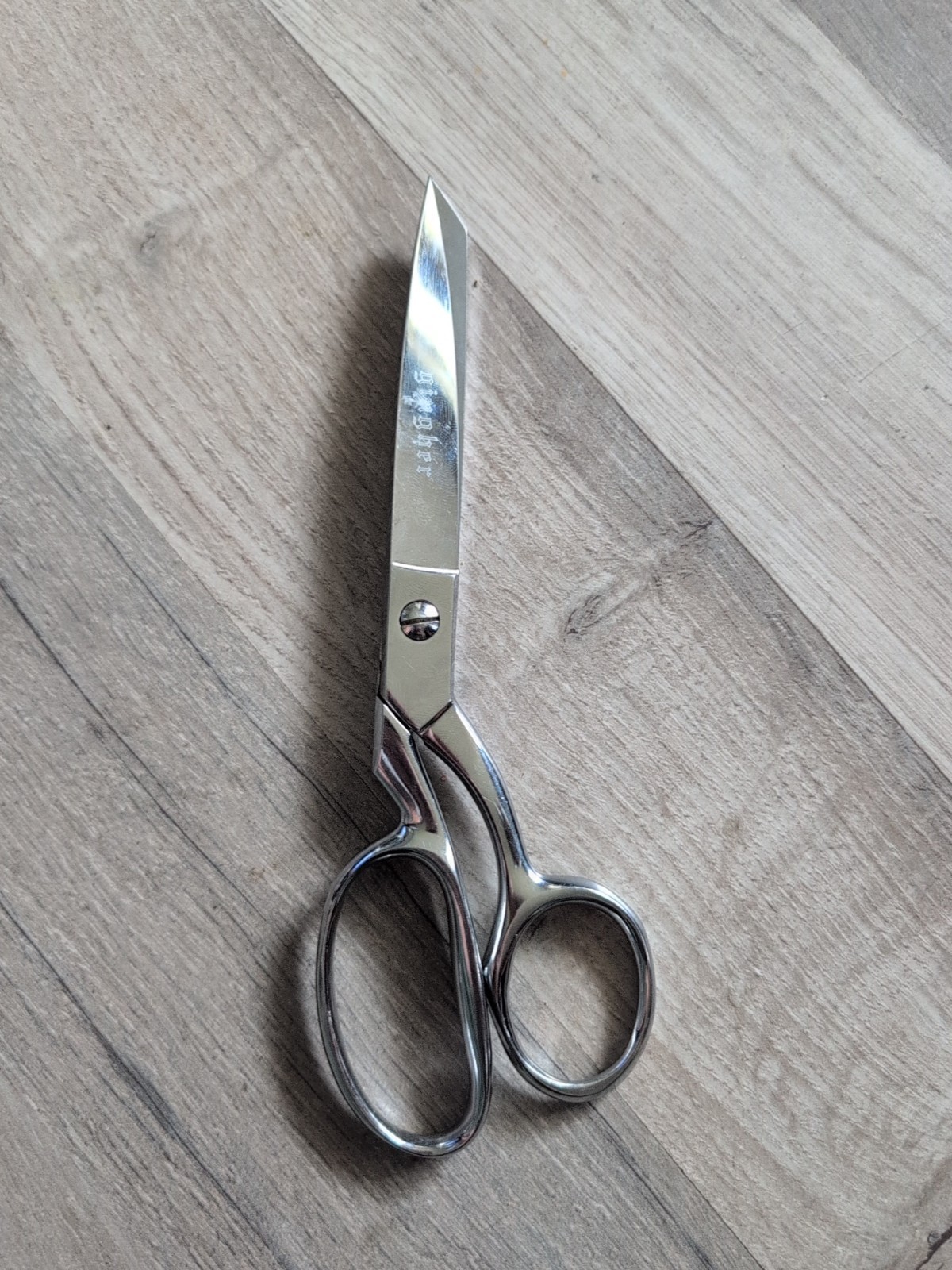 Gingher 8 inch Tailor Scissors with Knife Edge. R5 Gingher 8 inch Tailor Scissors with Knife Edge. R5