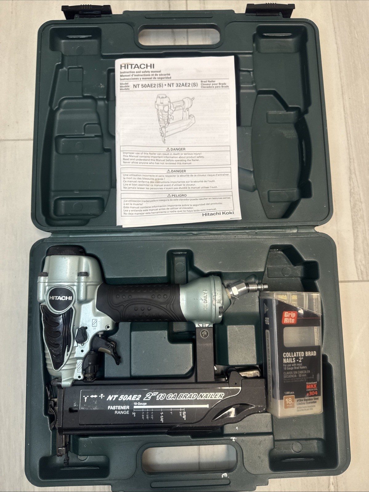 Hitachi NT50AE2 Gray Black 2 Inch 18 Gauge Brad Nail Gun W Nails & Hard Case EUC