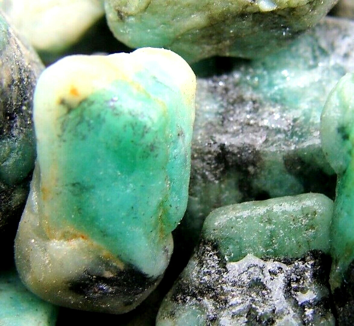 EMERALD ROUGH GEM LOT 2000 CARAT COLOMBIAN NATURAL UNCUT BERYL RAW NICE 1 lb AA EMERALD ROUGH GEM LOT 2000 CARAT COLOMBIAN NATURAL UNCUT BERYL RAW NICE 1 lb AA