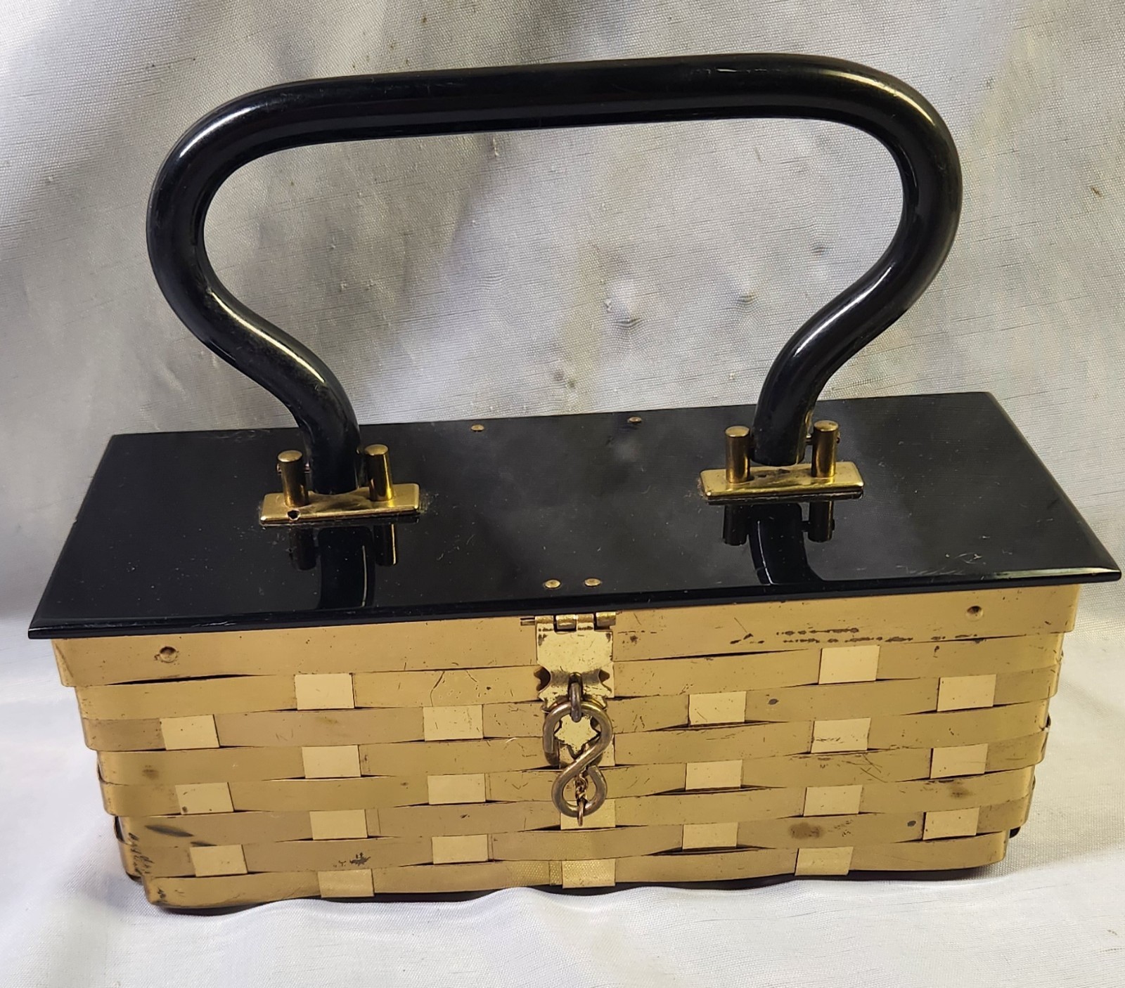 Vtg 1950\'s DORSET REX GOLD WEAVE BASKET PURSE w/ BLACK LUCITE TOP & ANVIL HANDLE