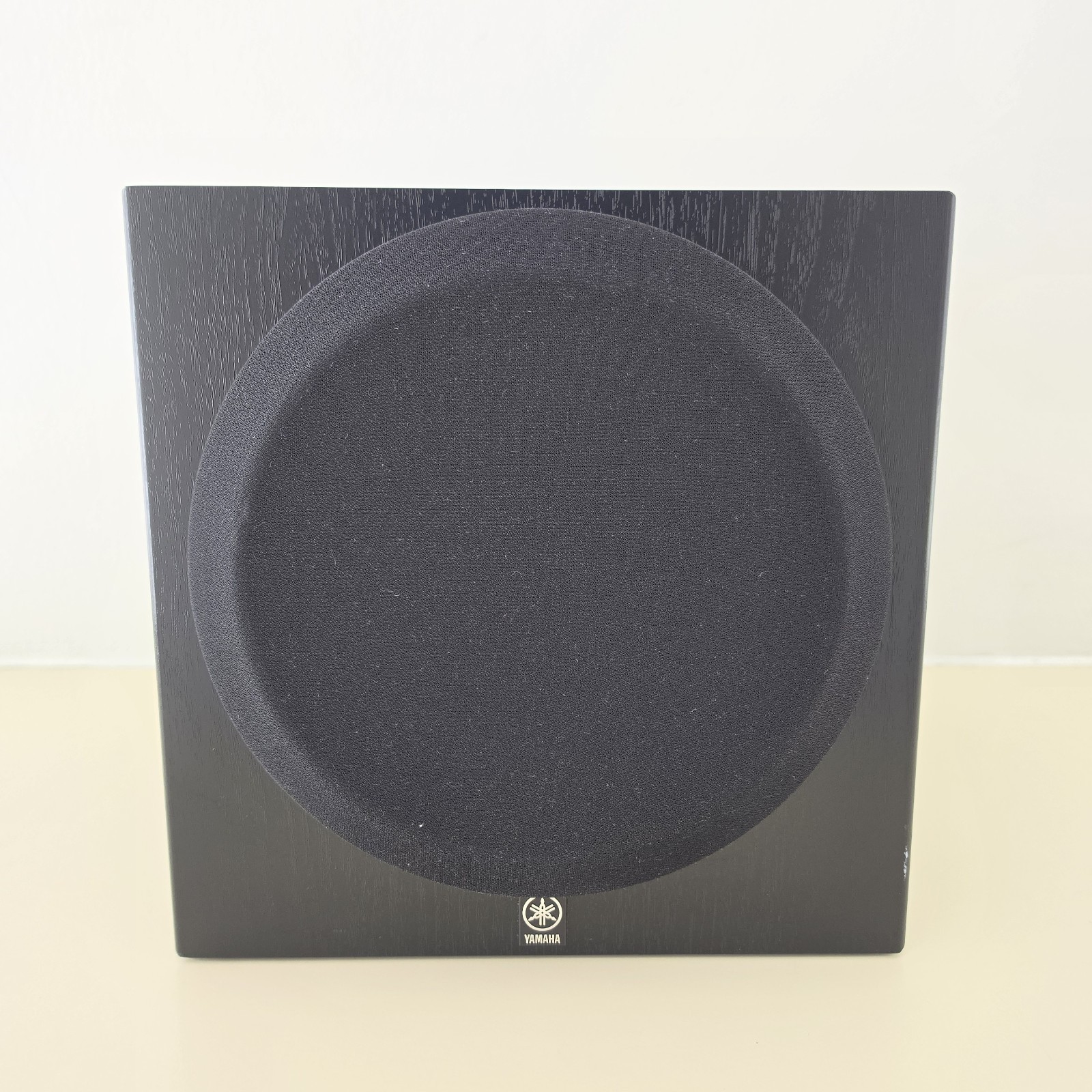 YAMAHA YST-SW012 Active 100W 8\ YAMAHA YST-SW012 Active 100W 8\