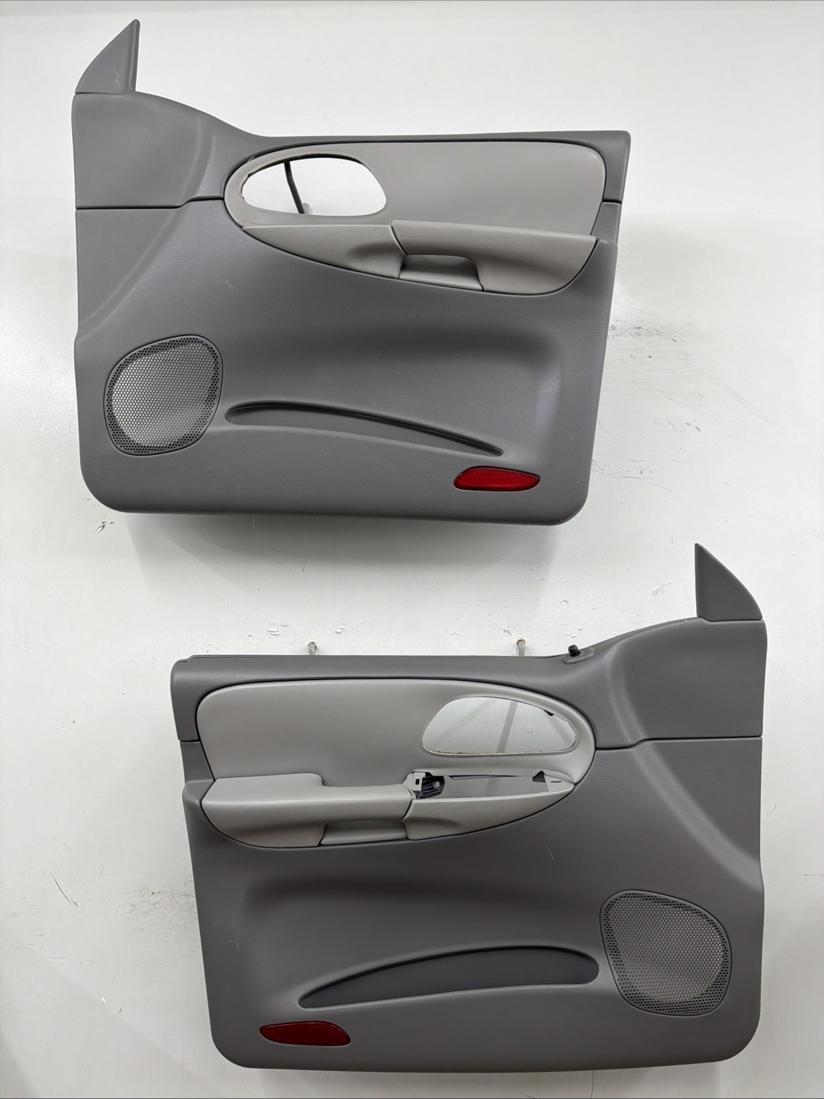 02-09 Chevy Trailblazer Front Door Panels Power OEM Gray/Light Gray