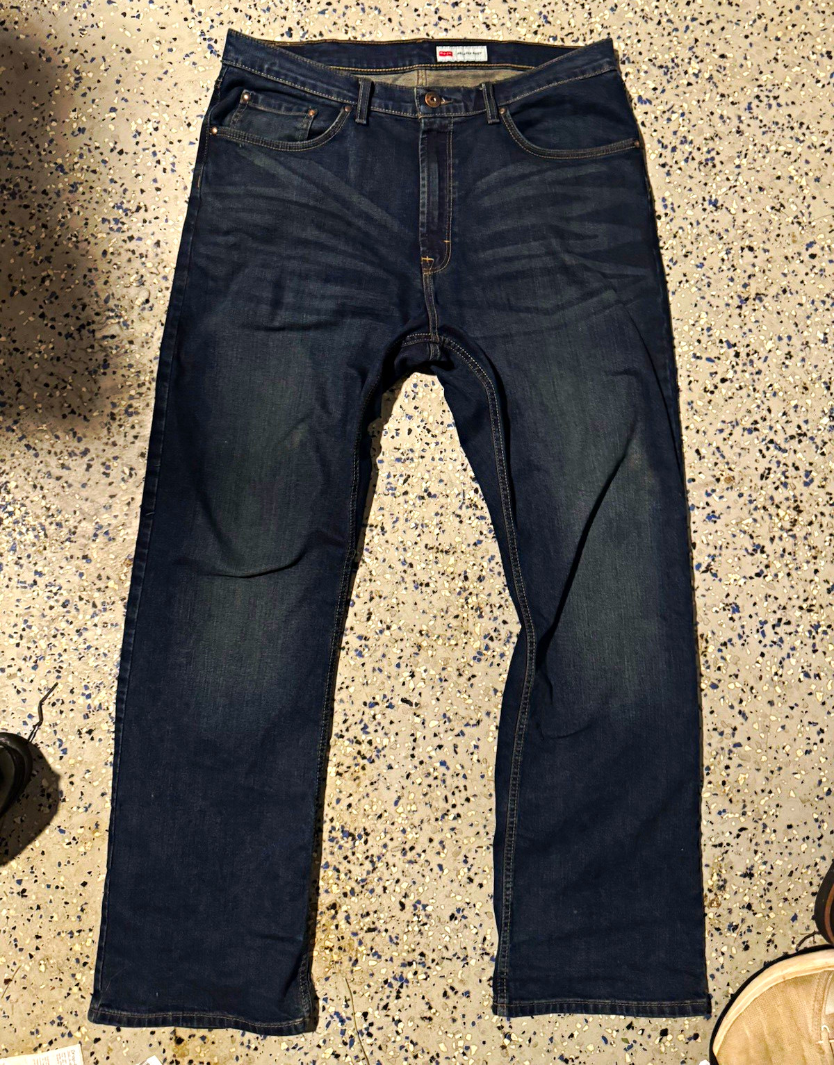 Wrangler Men\'s Denim Jeans Blue Relaxed Fit Bootcut 5-Pocket Button Logo Wrangler Men\'s Denim Jeans Blue Relaxed Fit Bootcut 5-Pocket Button Logo