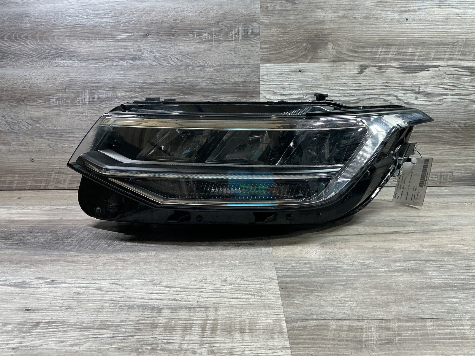 USED - 2022-2024 Volkswagen Tiguan L Headlamp LED - OEM