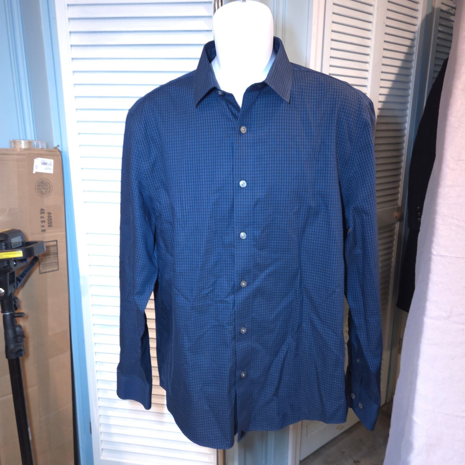 UNTUCKit Men\'s Large Blue Black Check Wrinkle Free Regular Fit Shirt